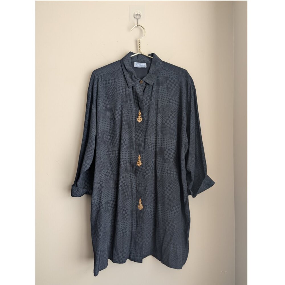 Vintage collared tunic top with button up decorative details